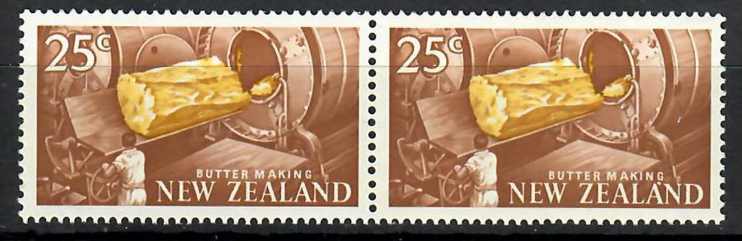 NEW ZEALAND 1967 Decimal Pictorial 25c Butter. Row 8/6 in pair with normal. Flaw under the G. - 70463 - UHM image 0