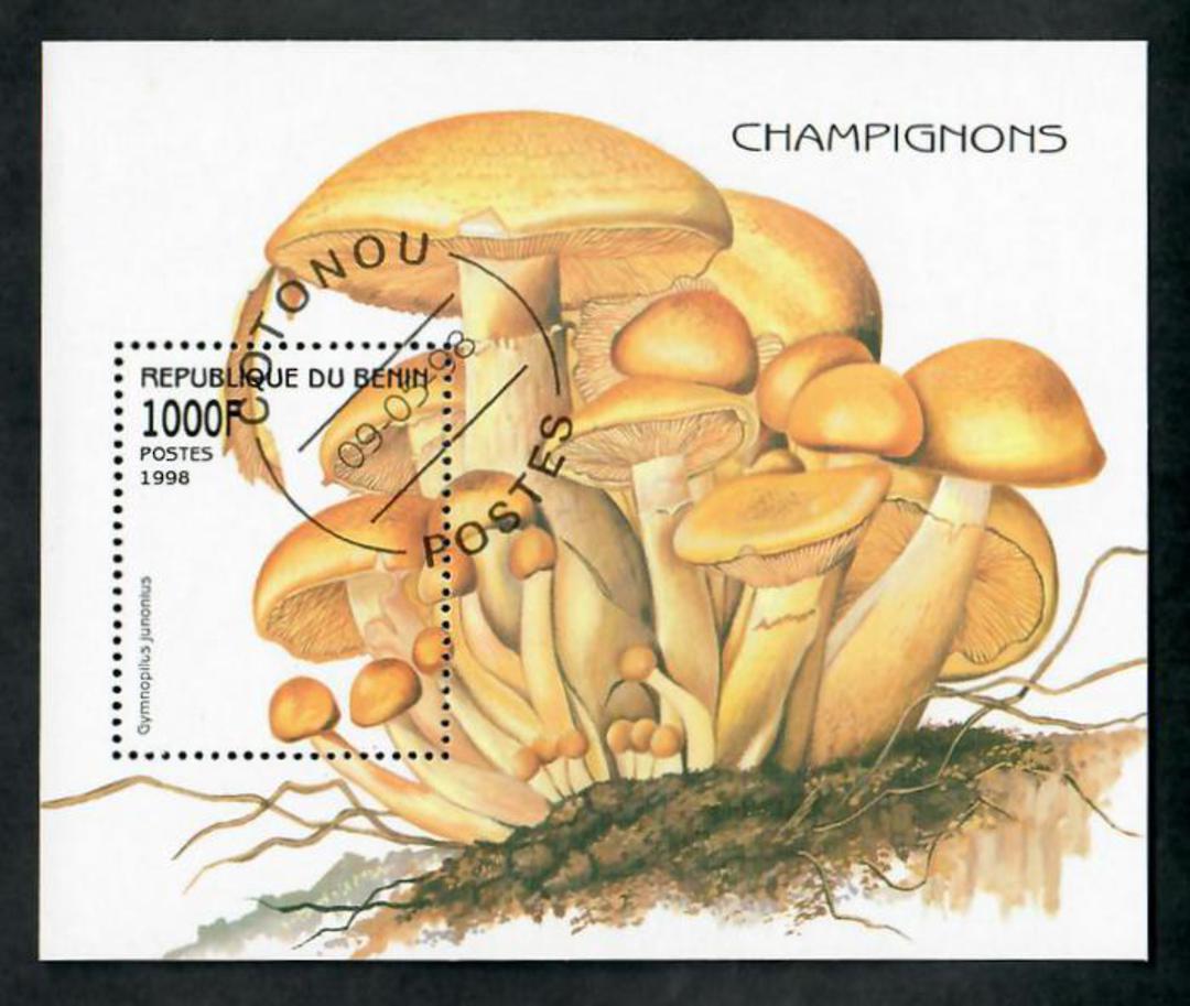 BENIN 1998 Fungi. Miniature sheet. - 50872 - CTO image 0