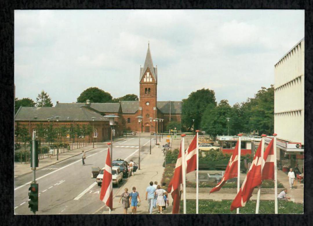 DENMARK Modern Coloured Postcard of Herning Udsigt over Torvet Medical Herning Kirke. - 444912 - Postcard image 0