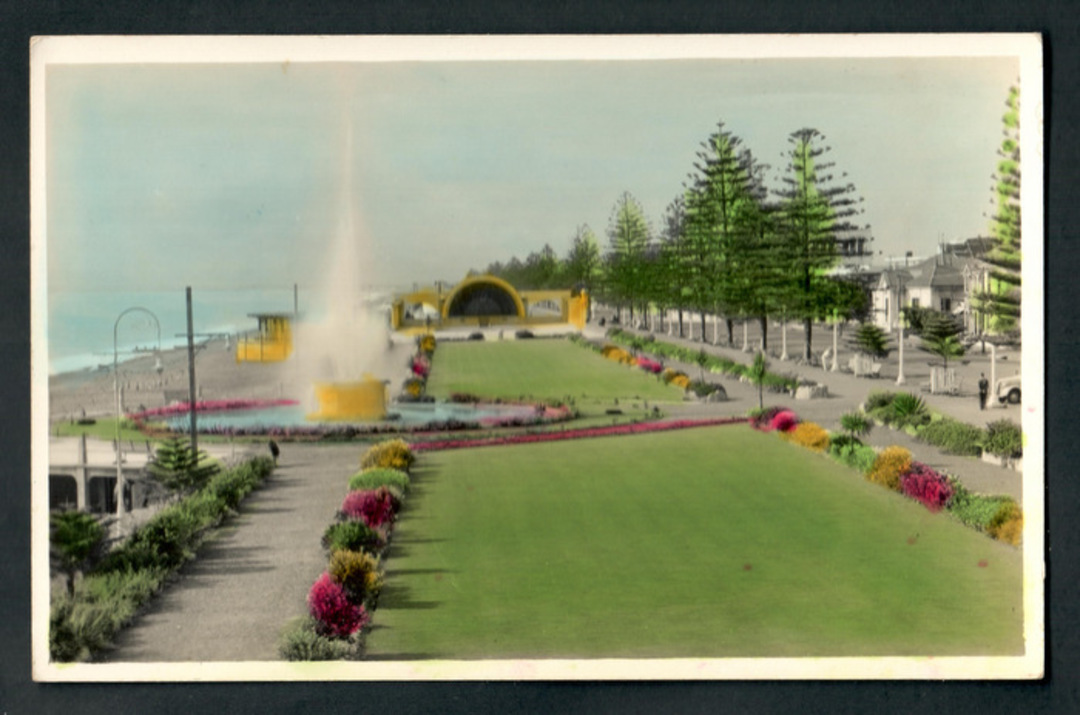 Coloured Real Photograph of Marine Parade Napier. - 47958 - Postcard image 0