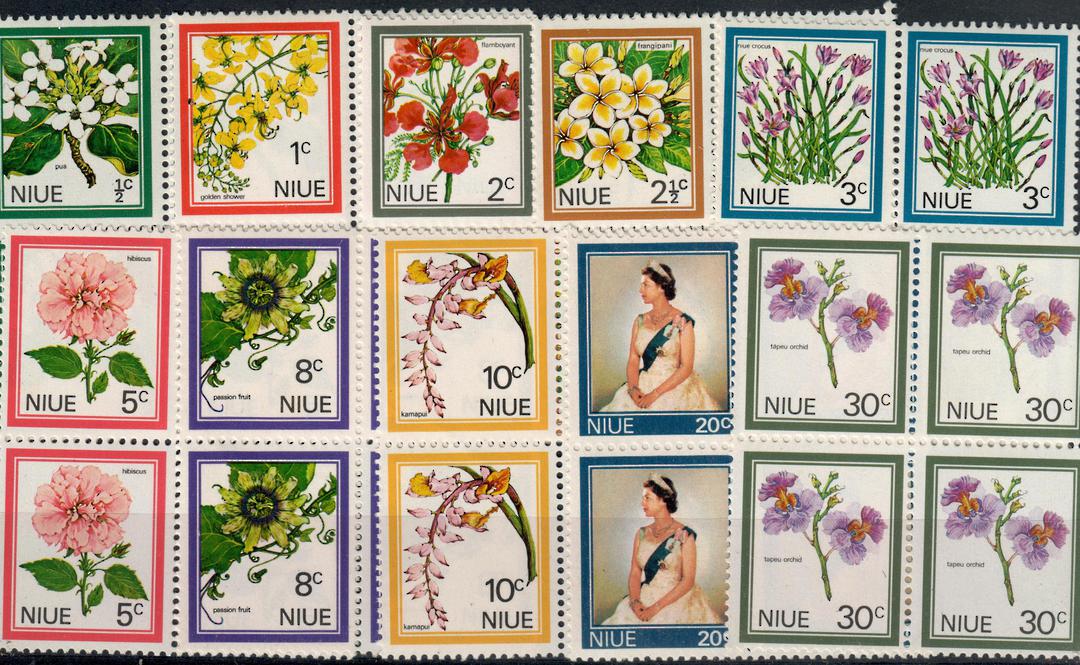 NIUE 1969 Definitives Flowers. Set of 10 in blocks of 4. - 21067 - UHM image 0