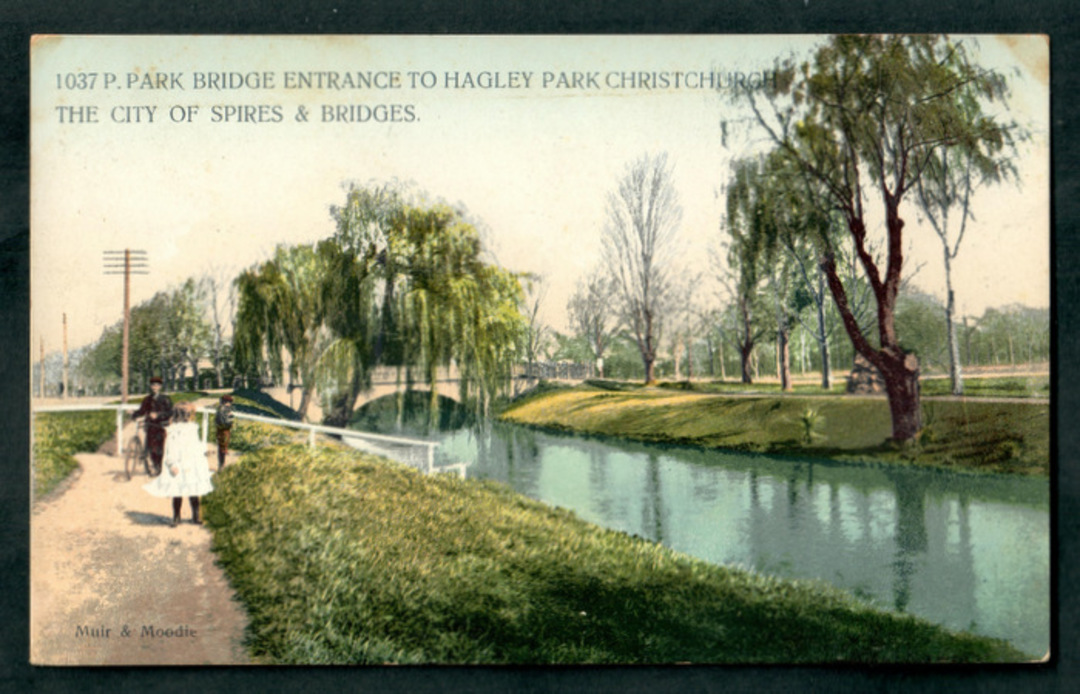 Coloured postcard of Park Bridge Entrance to Hagley Park. - 48429 - Postcard image 0