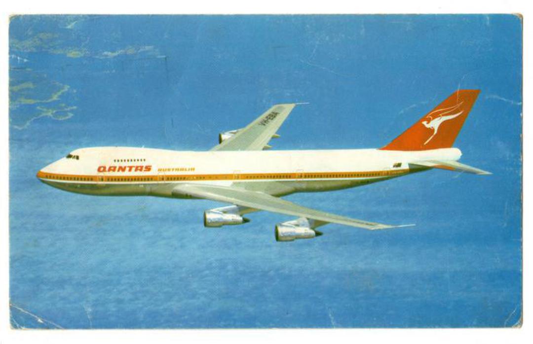 Coloured postcard of Qantas 747B. - 40838 - Postcard image 0