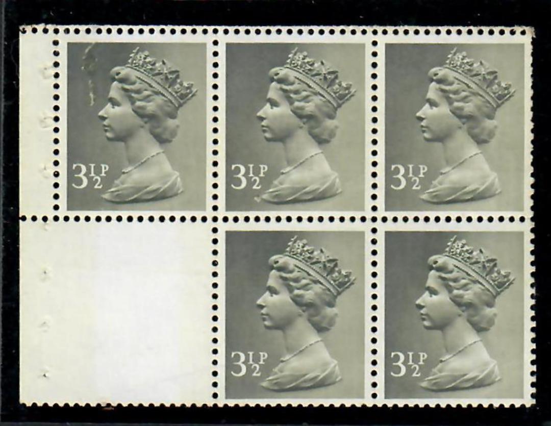 GREAT BRITAIN 1971 Machin Head 3½d Olive-Grey with 2 Bands. Block of from from Booklet (stitching down the left) with unperforat image 0