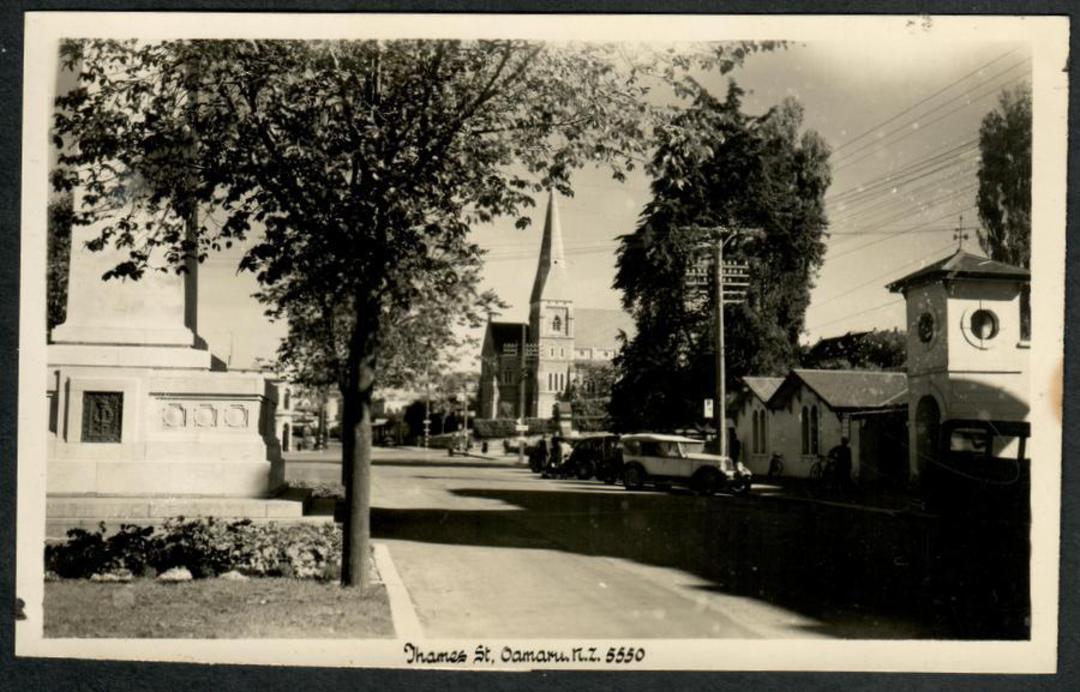OAMARU Thames Street. Real Photograph by A B Hurst & Son. #5550 - 49528 - Postcard image 0