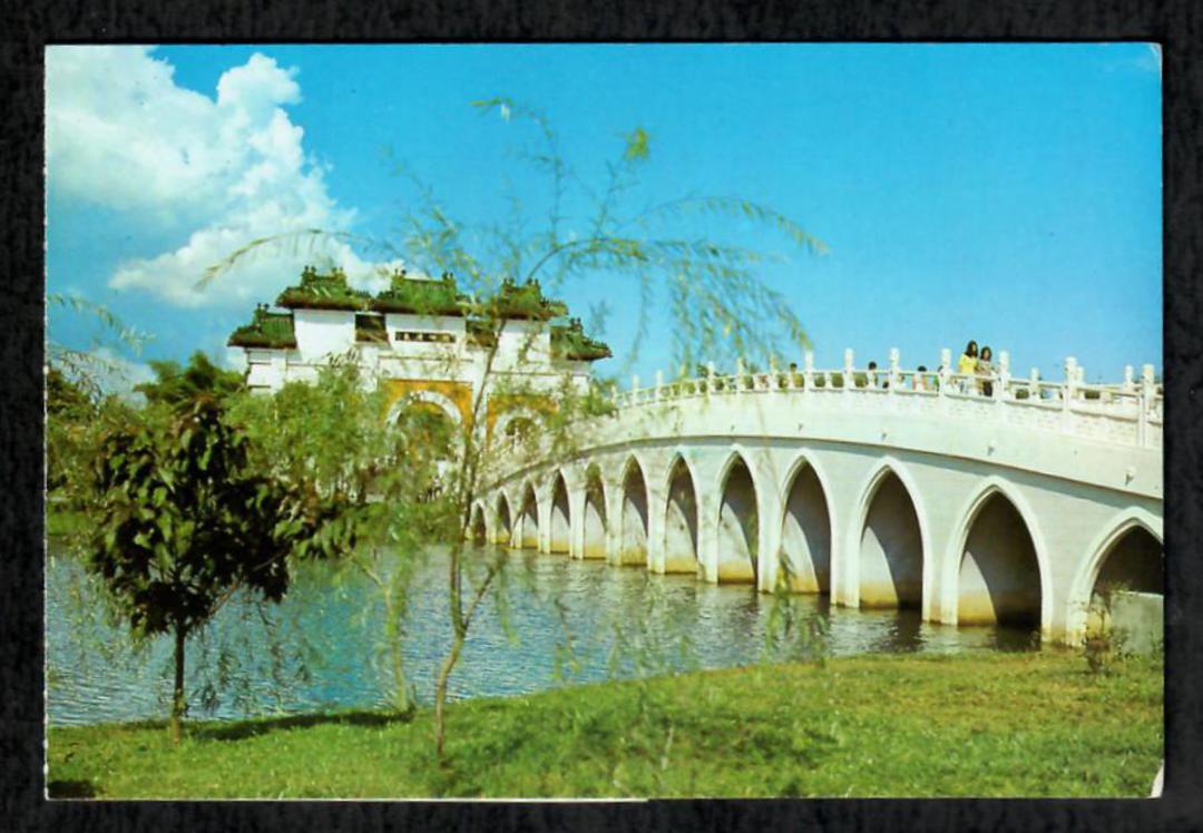 CHINA Modern Coloured Postcard of Yu Hwa Yuan Chinese Garden. - 444905 - Postcard image 0