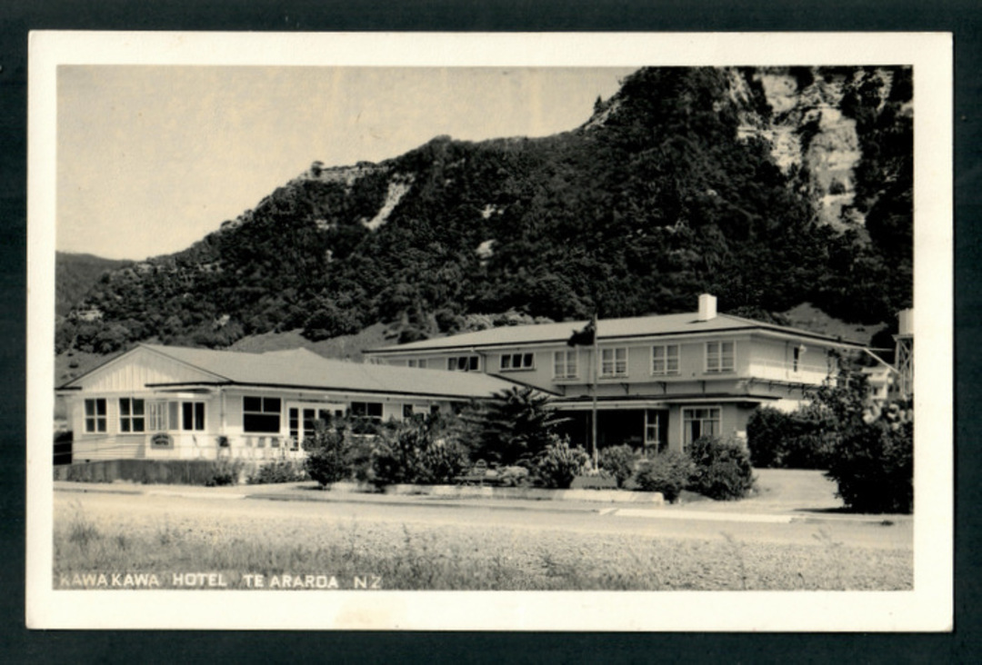 Real Photograph of Kawakawa Hotel Te Araroa. - 48232 - Postcard image 0