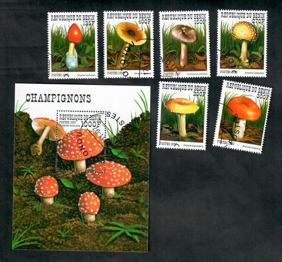 BENIN 1997 Fungi. Set of 6 and miniature sheet. - 50884 - CTO image 0