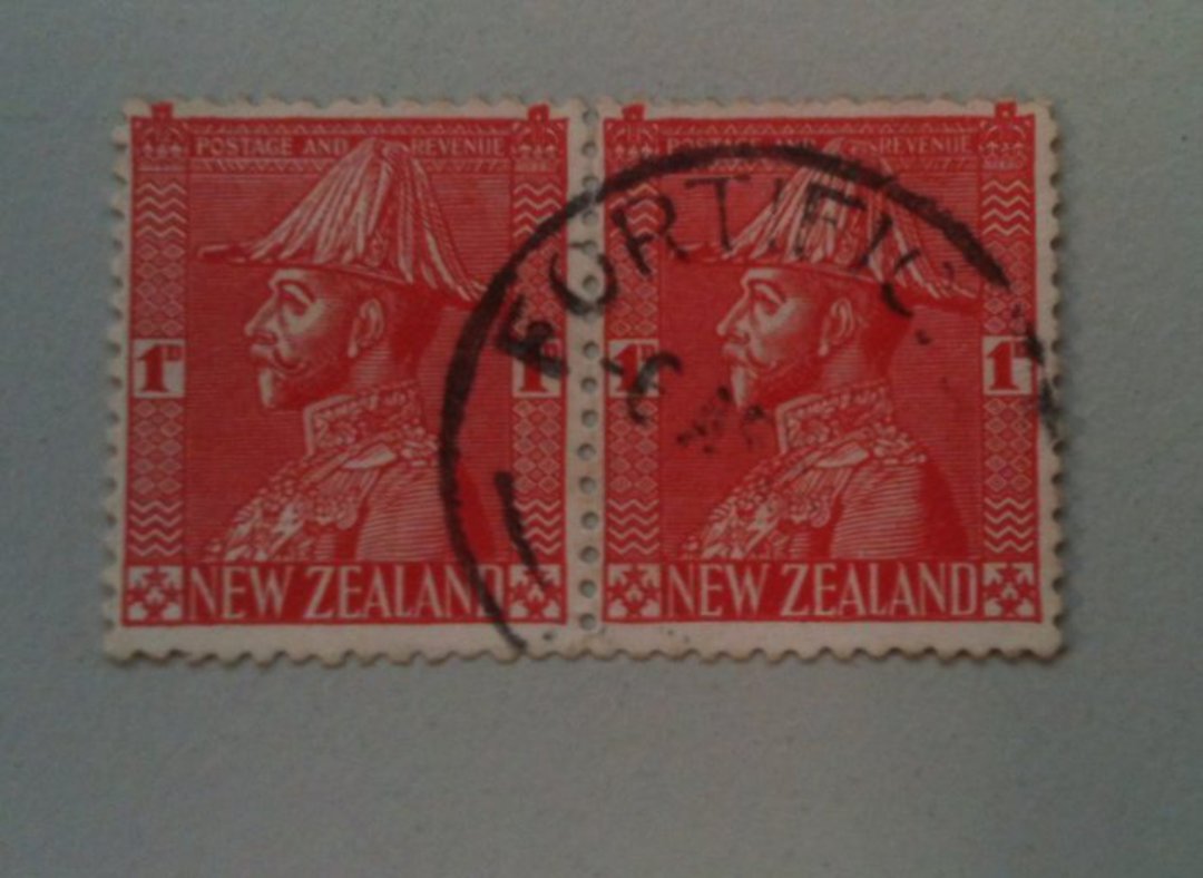 NEW ZEALAND Postmark Invercargill FORTIFICATION. J Class cancel on pair of the 1d Admiral. - 79263 - Postmark image 0