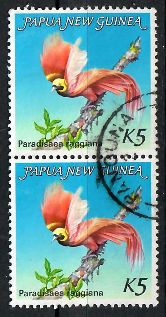 PAPUA NEW GUINEA 1982 Definitive $10 Bird of Paradise. Joined pair. Genuine usage. - 70507 - VFU image 0