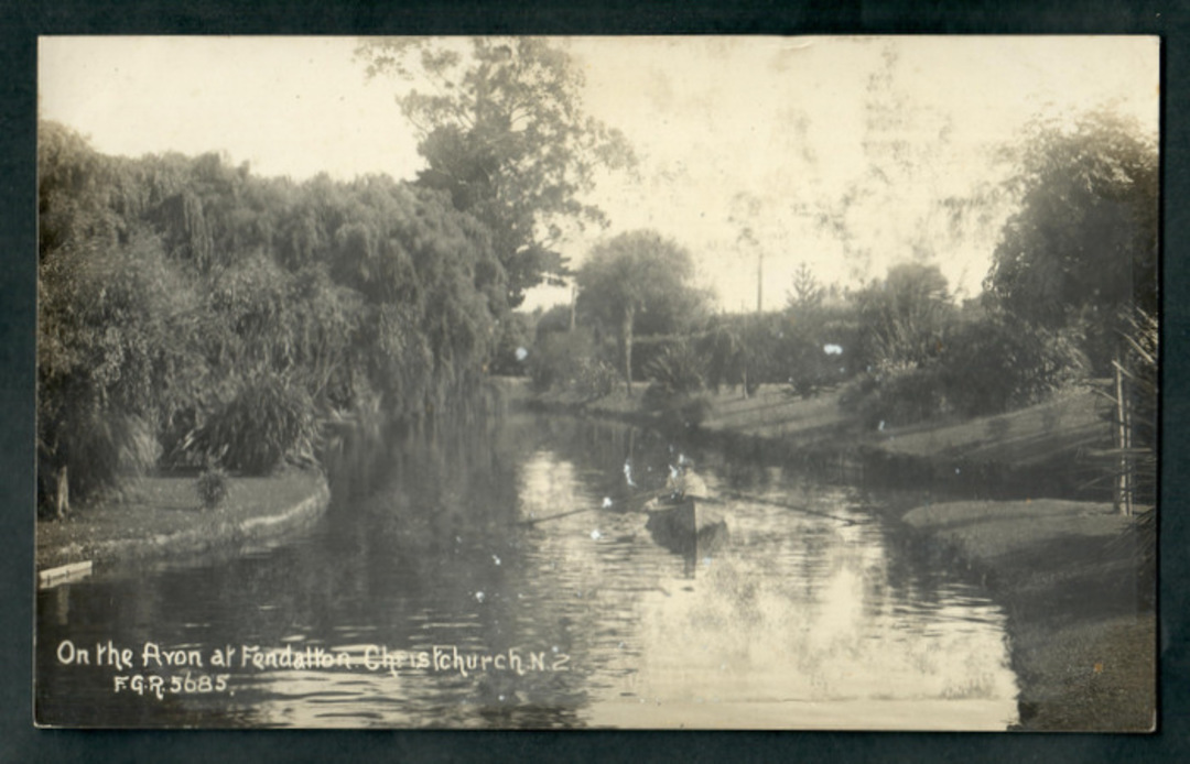 Real Photograph by Radcliffe. On the Avon at Fendalton Christchurch. - 48431 - Postcard image 0