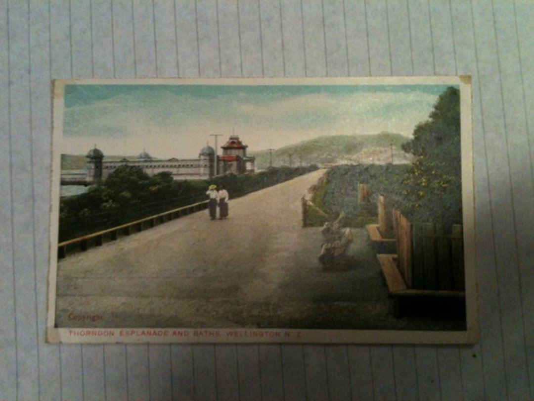Coloured postcard of Thorndon Esplanade & Baths. - 47449 - Postcard image 0