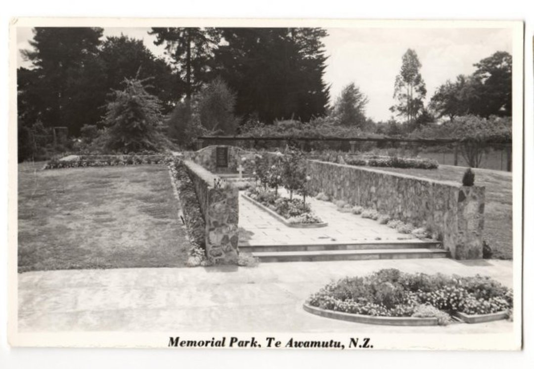 Real Photograph by N S Seaward of Memorial Park Te Awamutu. - 45729 - Postcard image 0