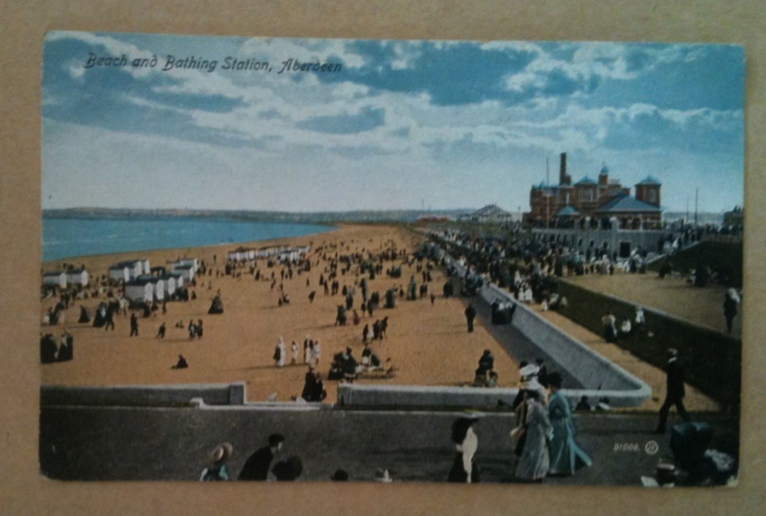 Coloured postcard of Beach and Bathing Station Aberdeen. - 242569 - Postcard image 0