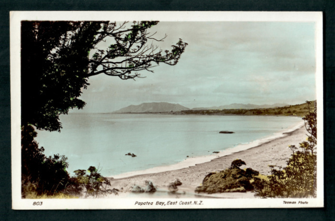 Coloured postcard Tasman Photos of Papatea Bay. Printing on the reverse is inverted. - 48231 - Postcard image 0