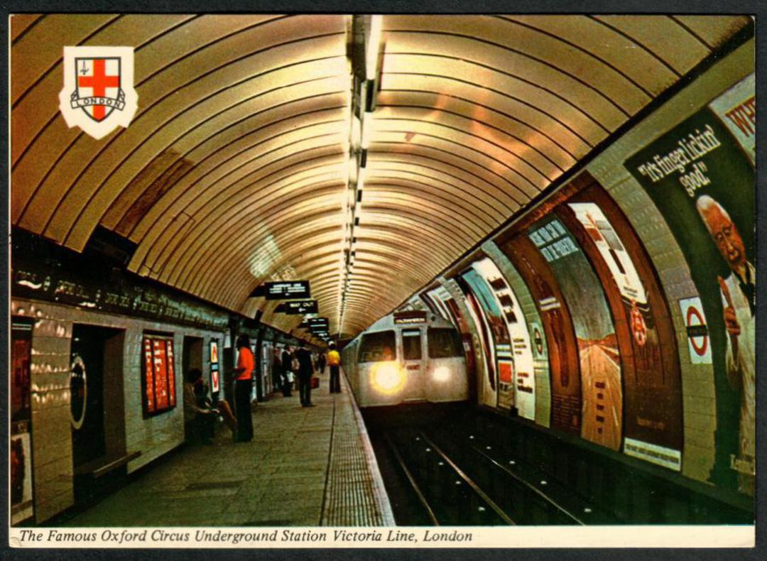 LONDON UNDERGROUND Victoria Line Oxford Circus Station. Modern Coloured Postcard. - 440597 - Postcard image 0