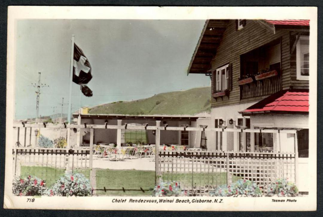 GISBORNE Chalet Rendezvous Wainui Beach. Coloured Postcard. - 48200 - Postcard image 0