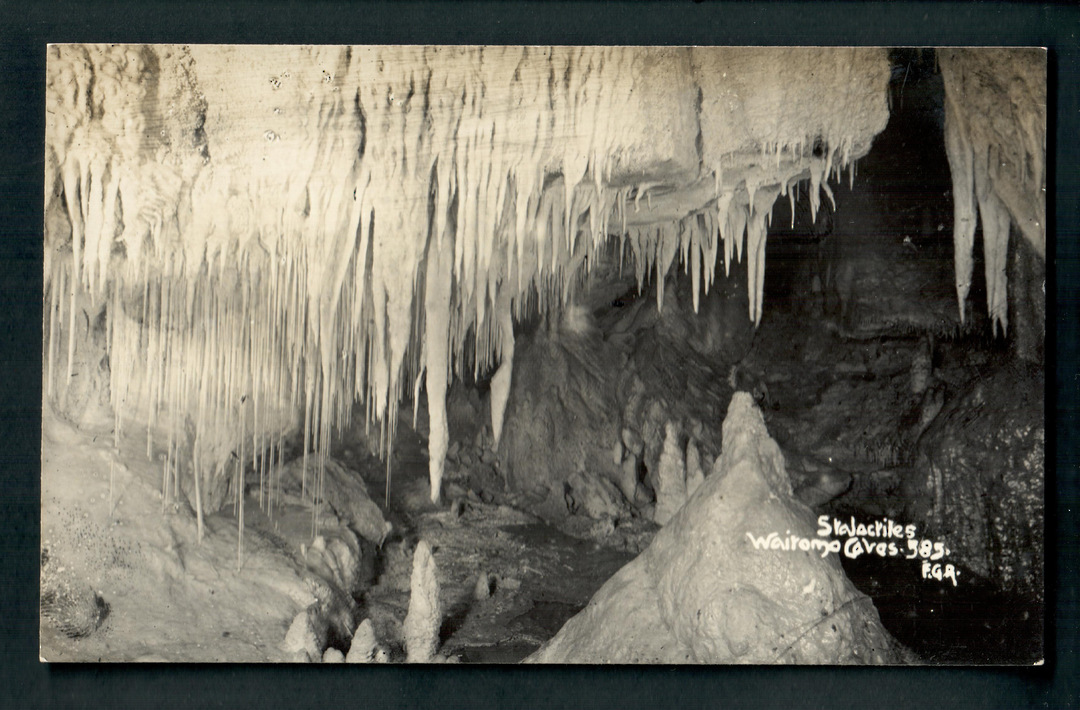 Real Photograph by Radcliffe of Stalactites Waitomo Caves. - 46403 - Postcard image 0