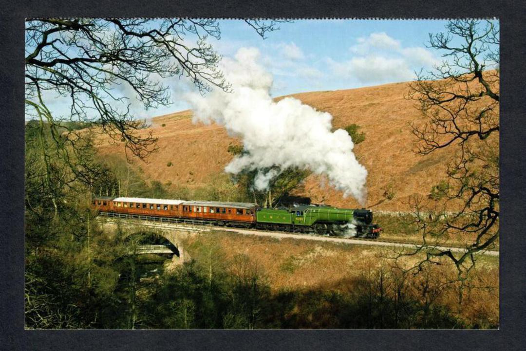 GREAT BRITAIN Modern Coloured Postcard of LNER V2 2-6-2 4771 Green Arrow crossing Water Ark Bridge . - 444738 - Postcard image 0