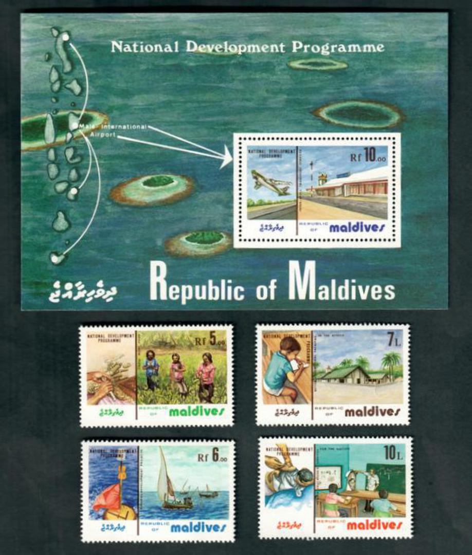 MALDIVE ISLANDS 1983 National Development Programme. Set of 4 and miniature sheet. - 20324 - UHM image 0