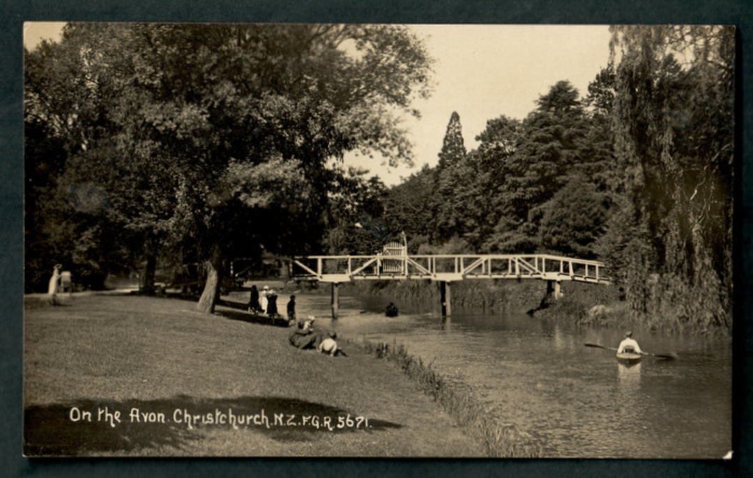 Real Photograph by Radcliffe. On The Avon Christchurch. - 48397 - Postcard image 0