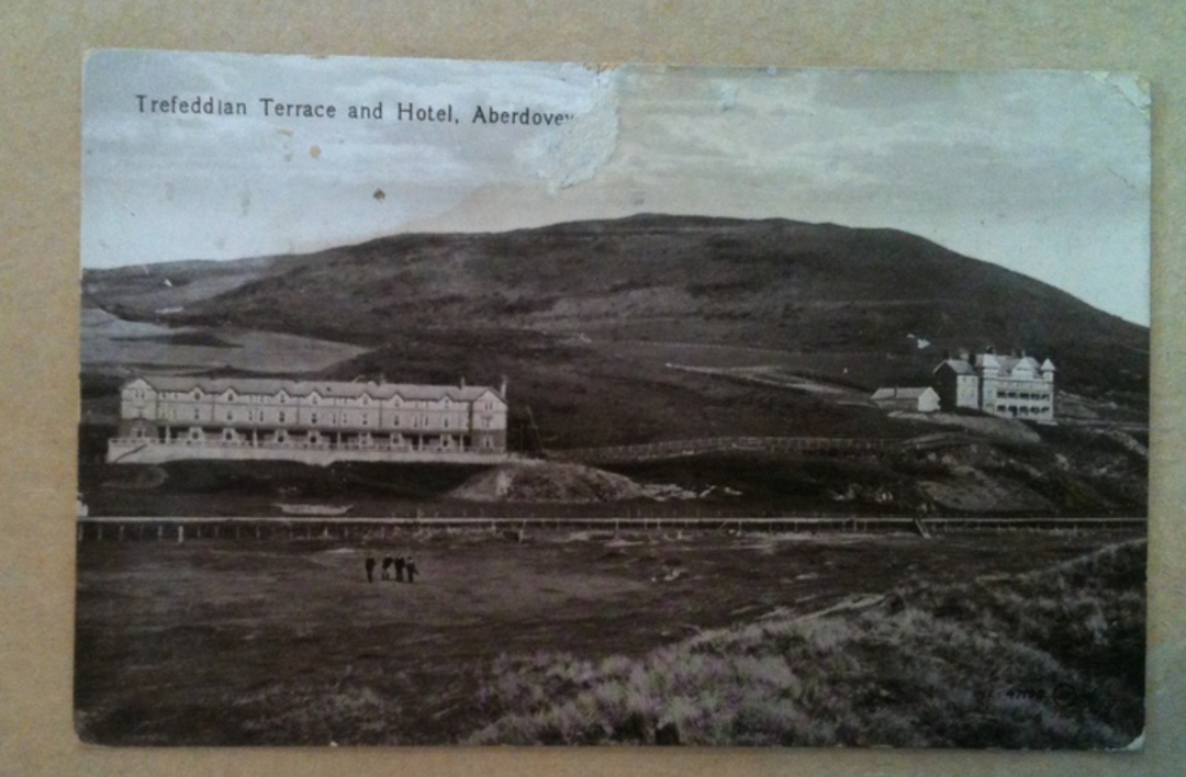 Postcard of Trefeddian Terrace and Hotel Aberdovey. The view includes part of the Golf Club in the foreground. Minor faults. - 2 image 0