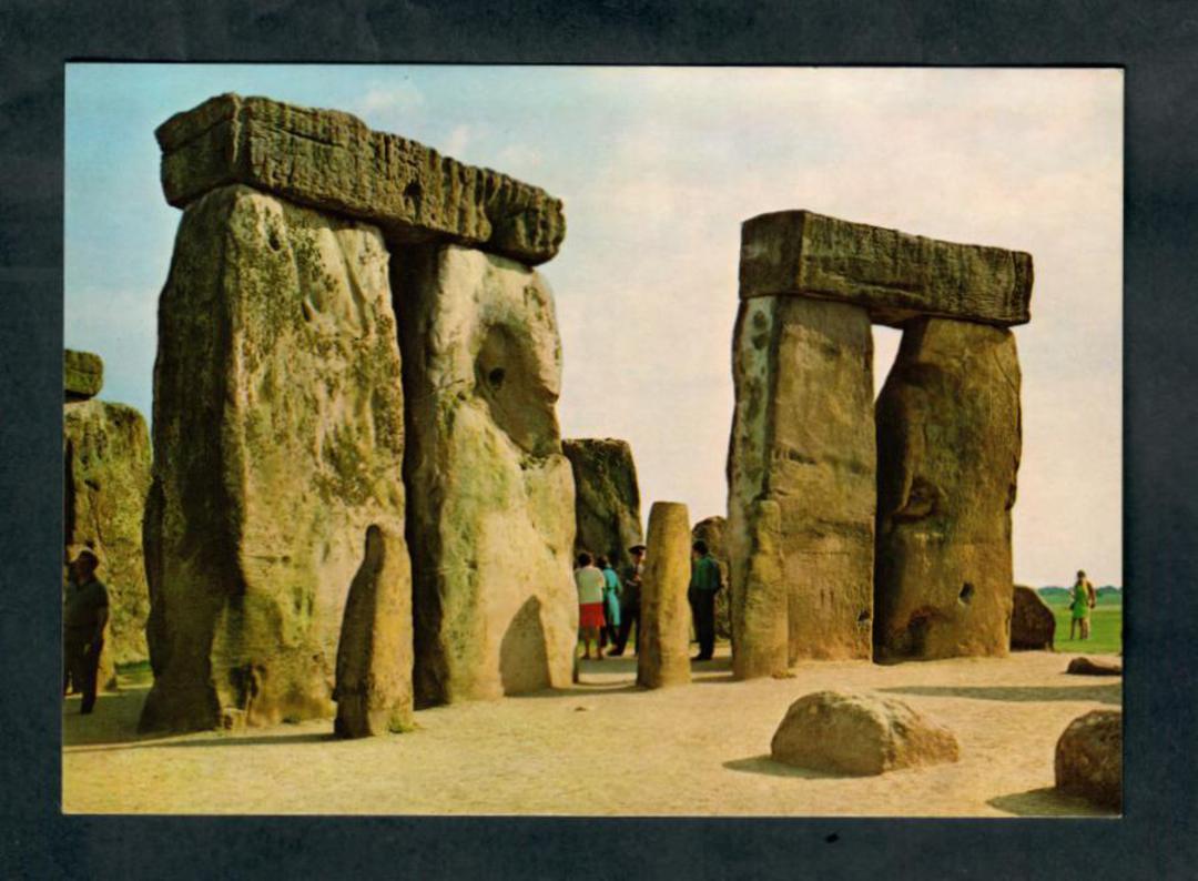 Modern Coloured Postcard of Stonehenge. Two Sarsen Trilithons and Uprights of the Bluestone Horseshoe. - 444672 - Postcard image 0