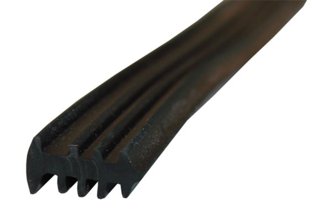 PVC WEDGE RUBBER BLACK - 3.7mm (per m) image 0