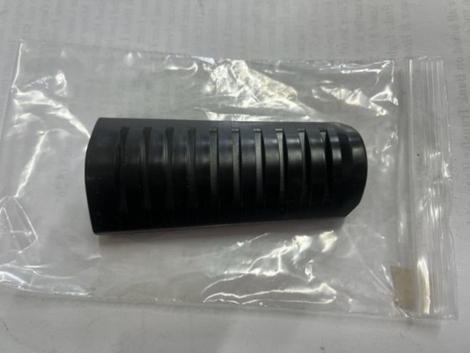 ZX9 Foot rest Rubber OEM# 34028-1390 image 0