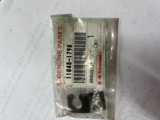 ZX9 Throttle bracket OEM# 11048-1798 image 0