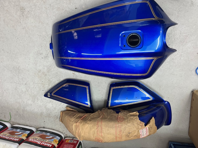 KZ1100-A1  81 Fuel Tank, side cover and guard set image 0