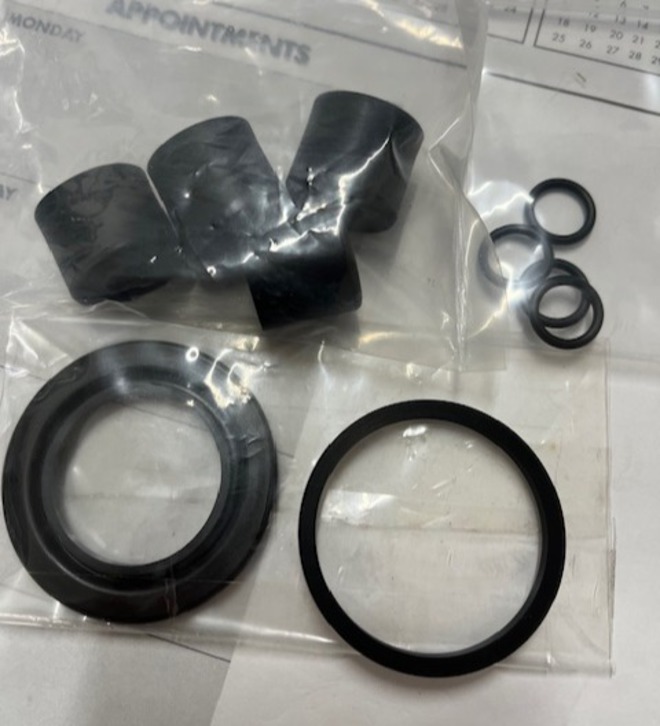 Z1/H1/H2  81-3150 - 81-3151 Caliper Seal Kit image 0