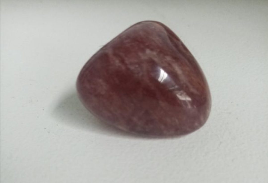 Strawberry Quartz Tumble flatstone (Chakra – heart) image 0