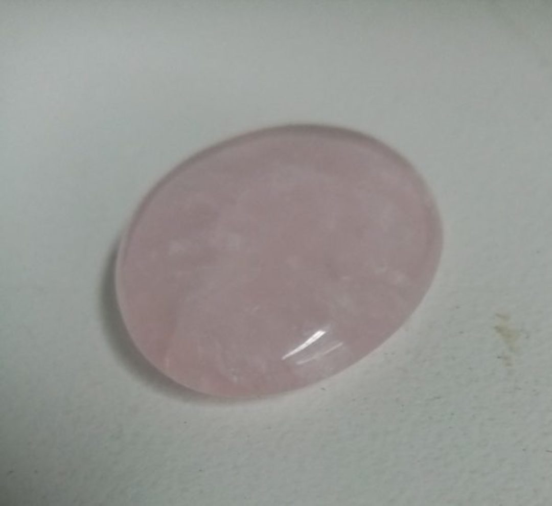 Rose Quartz flat stone (Chakra – heart) image 0