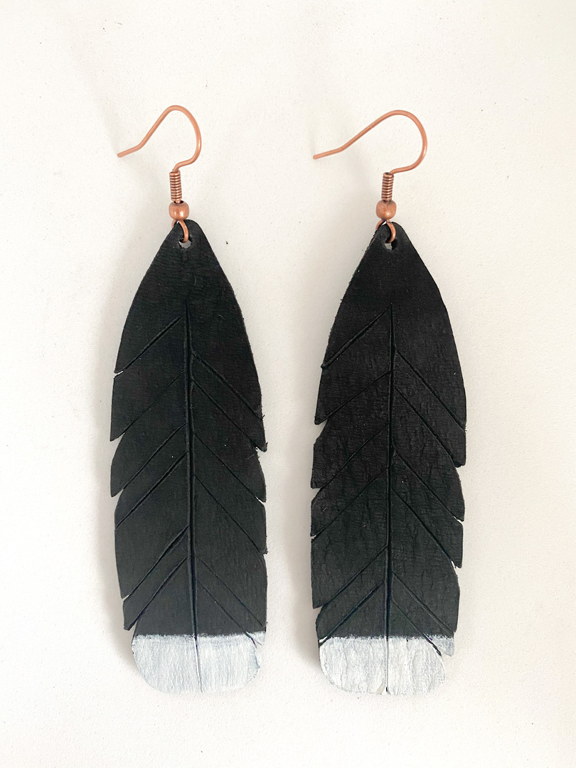 Huia Feathers image 0