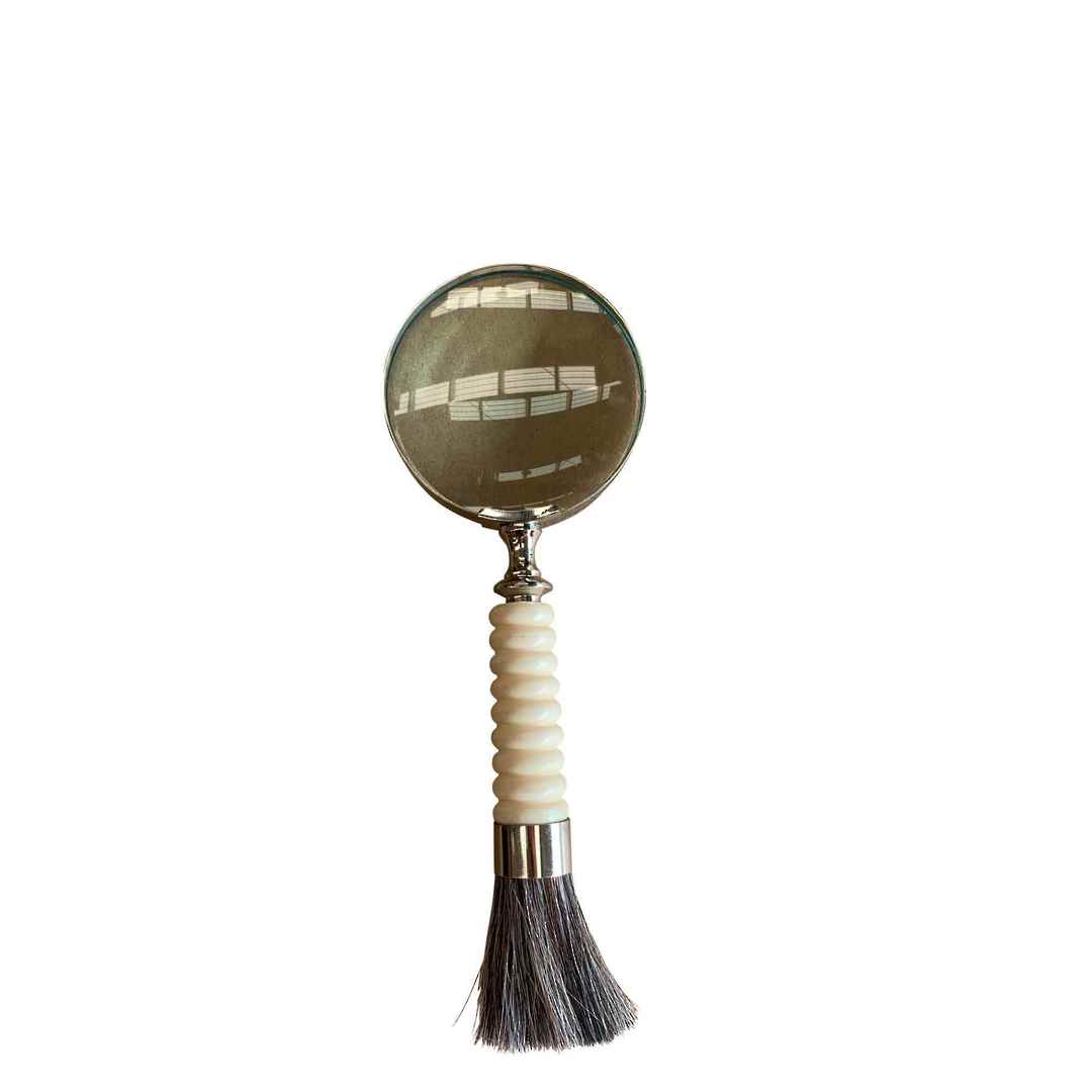 BRUSH MAGNIFIER WITH RESIN HANDLE image 0