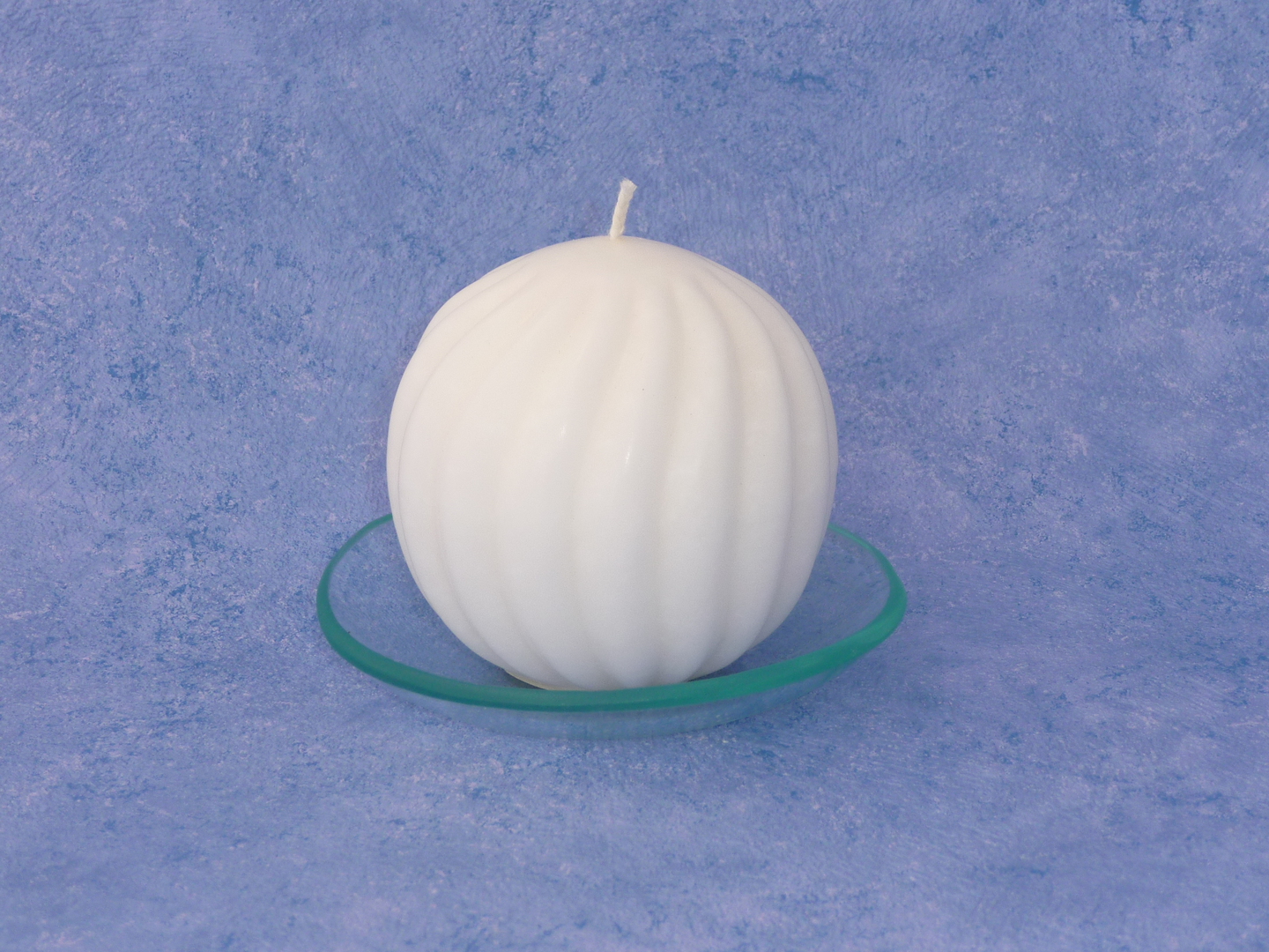 Twist 8cm  ball candle - white - gardenia fragrance image 0