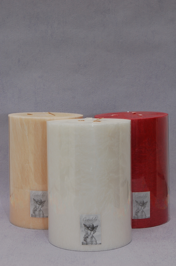 Giant Three Wick Candle, Crean/Vanilla Fragrance image 0