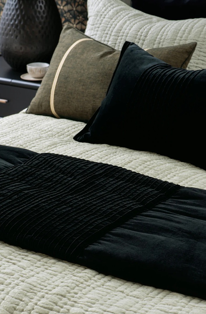 Bianca Lorenne - Piega Comforter (Cushion-Eurocases Sold Separately) - Black image 0