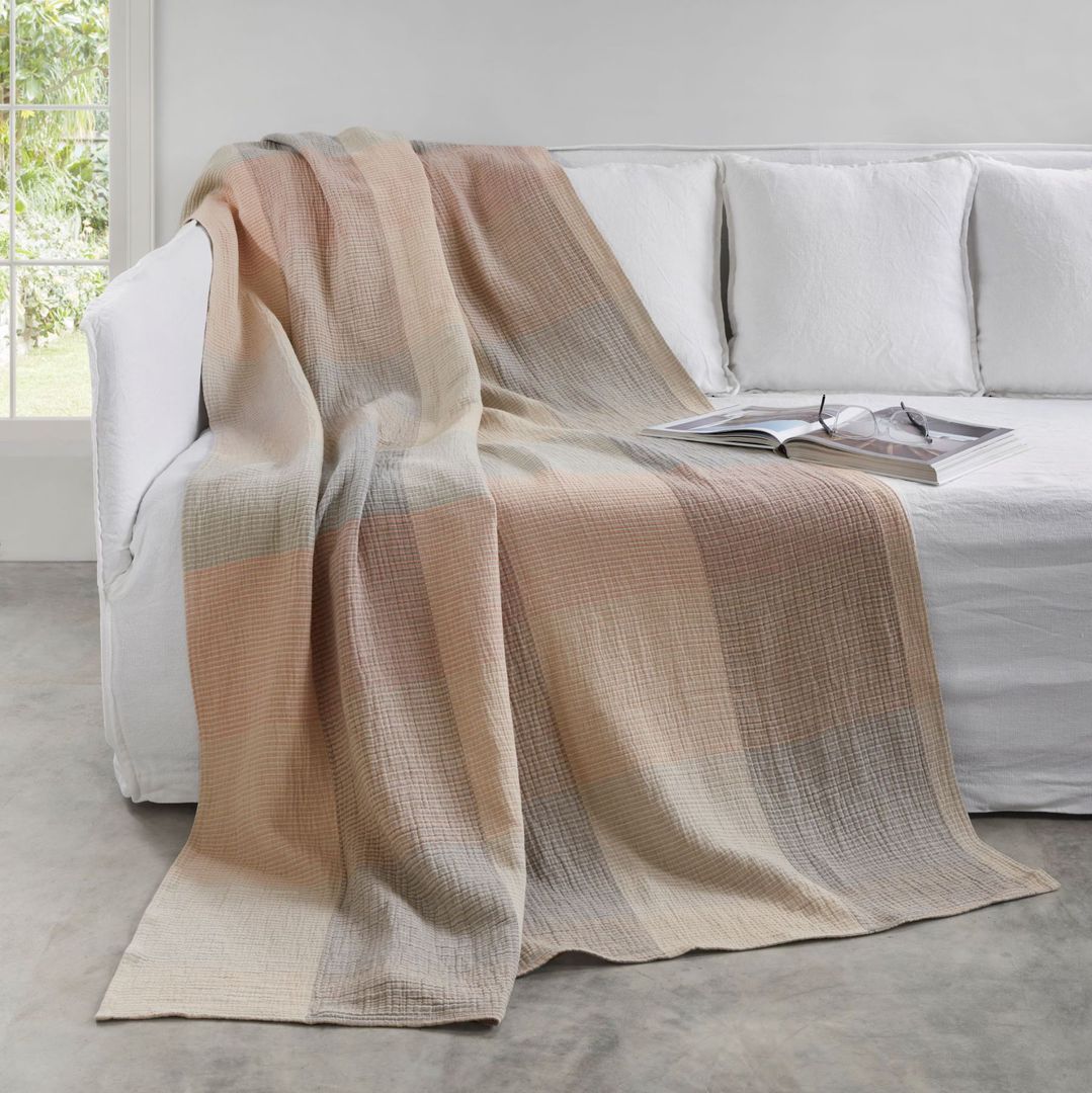 Baksana - Costa Blanket -Throw - Hibiscus image 0