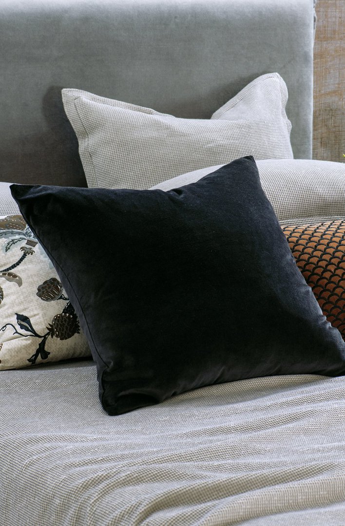 Bianca Lorenne - Petalo Comforter - Eurocases - Cushion - Black image 2