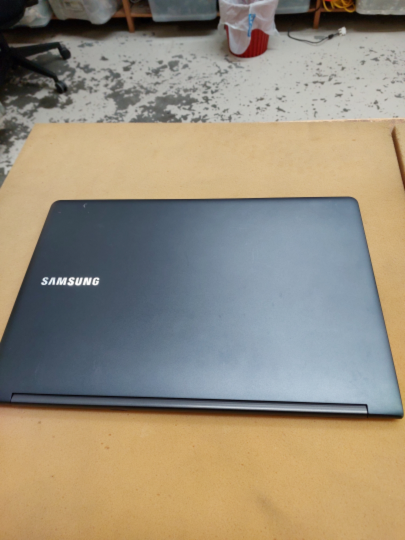 Samsung NP900X4C Windows 11 Notebook image 4