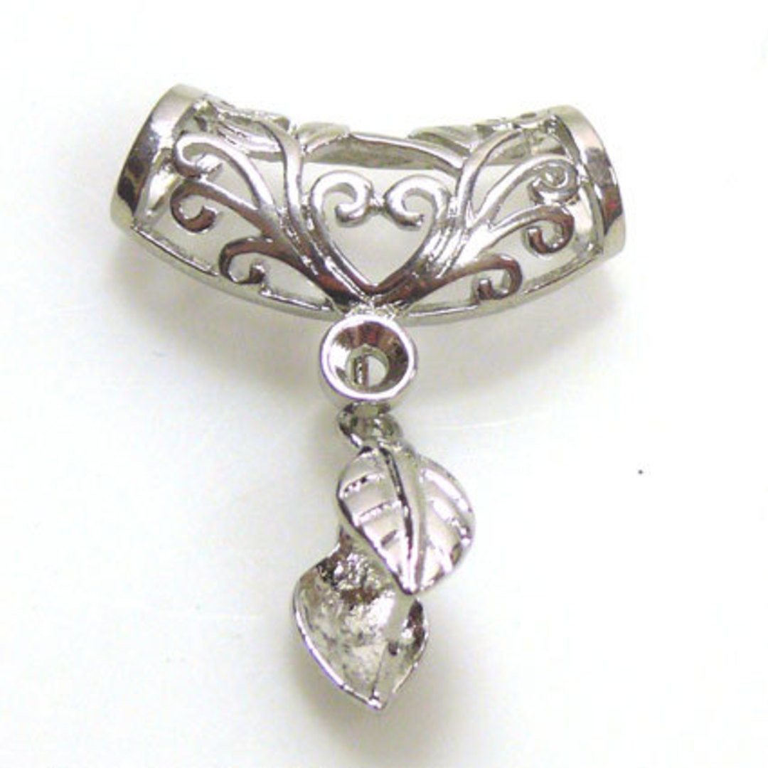 Closed filigree top bail with leaf claw bail hanging from it. image 0