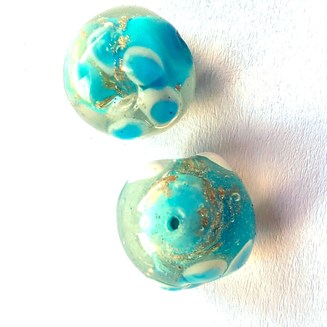 Indian Lampwork Round: Aqua and white with flower pattern  (approx.15mm x 13mm) image 0