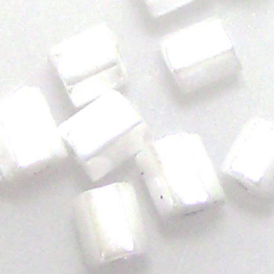 Matsuno size 8 hex: 420 - White Shimmer (7 grams) image 0