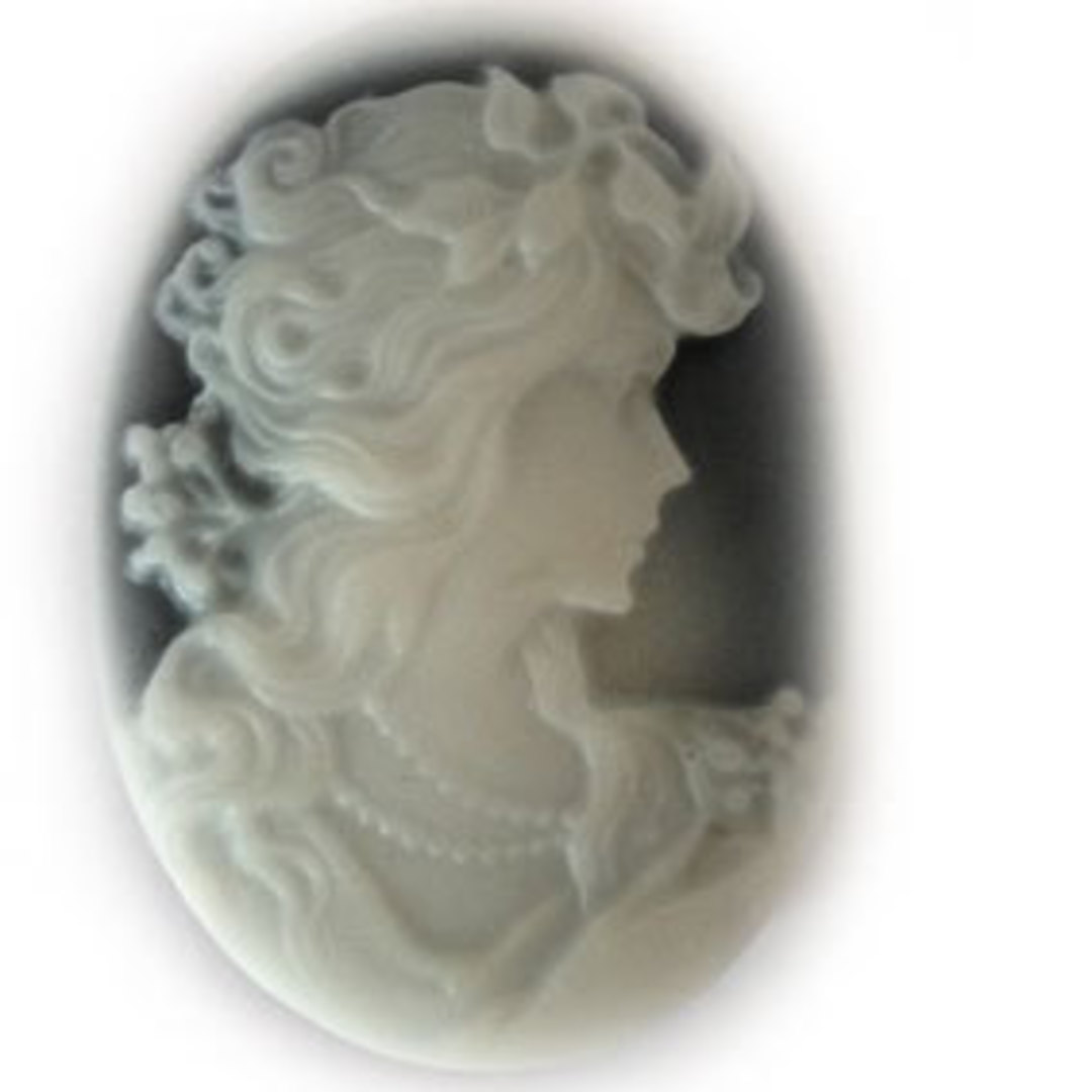 Cameo Cabochon: Black and white oval 28x38mm, classical female head. image 0