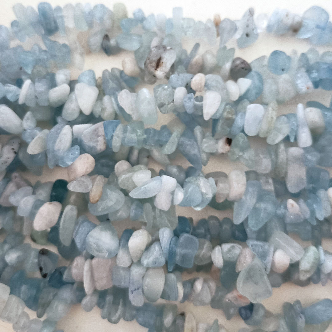 Aquamarine chips: 42cm strand image 0