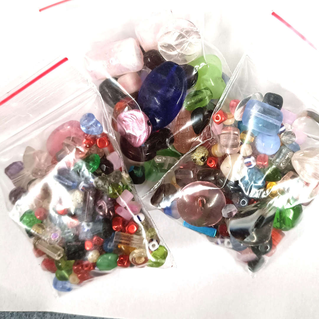 CLEARANCE: Glass bead oddment pack image 0