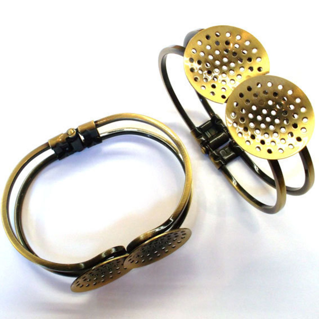 Sew on bracelet cuff: Round plates - BRASS image 0