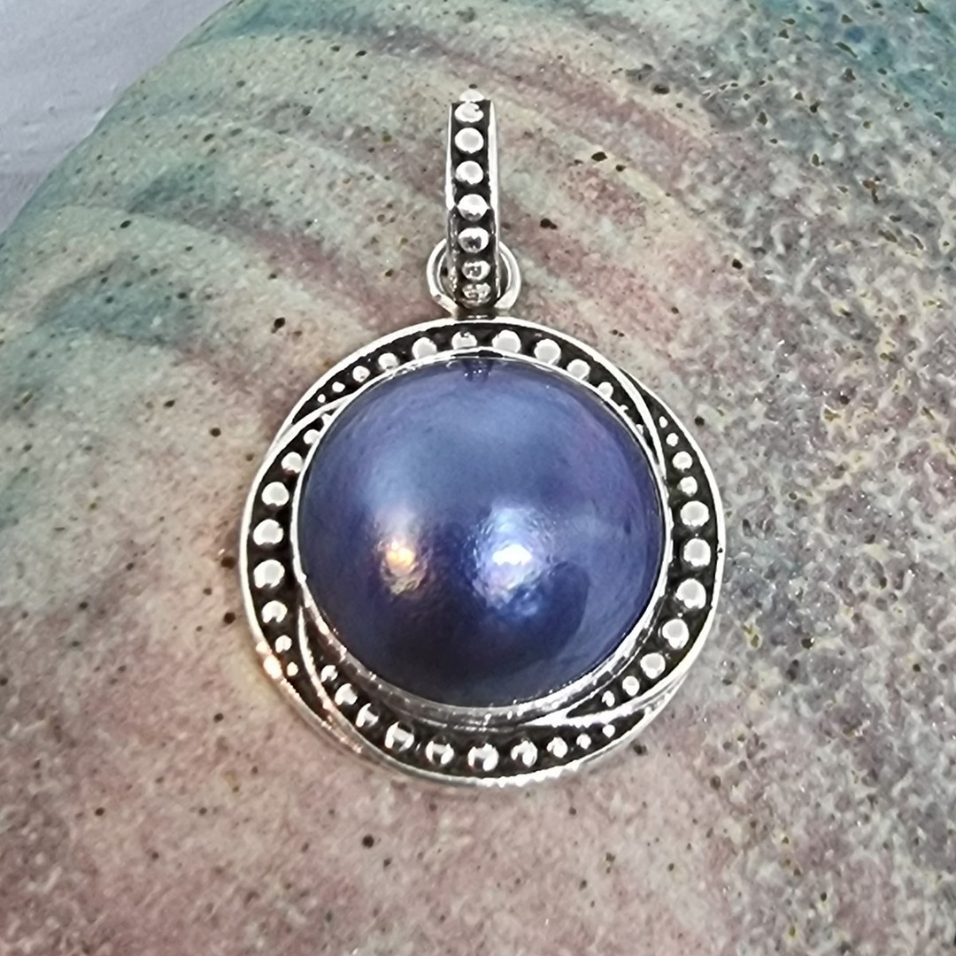 Sterling silver pendant with grey mabe pearl image 3